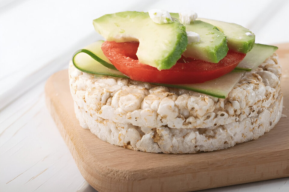Rice Cakes with Avocado and Cherry Tomatoes